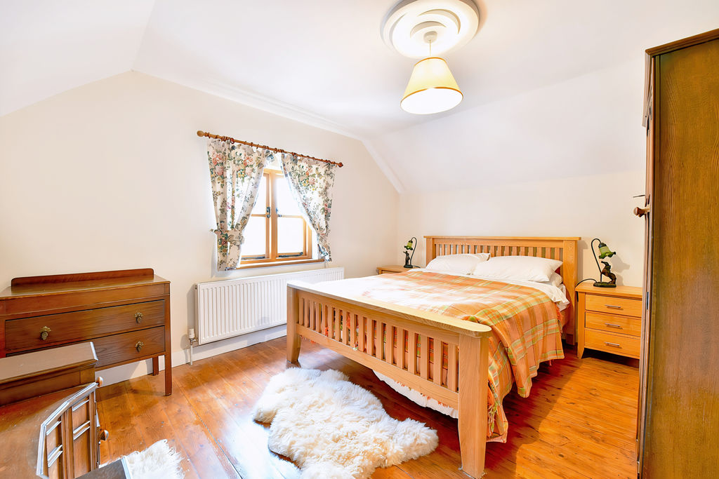 Bedroom- click for photo gallery